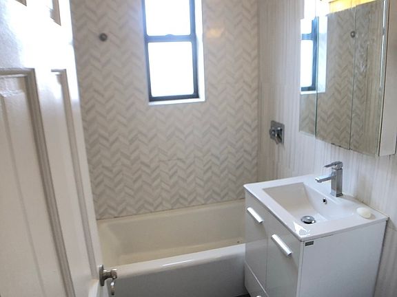 5th image of 460 E 21st St APT 6G
