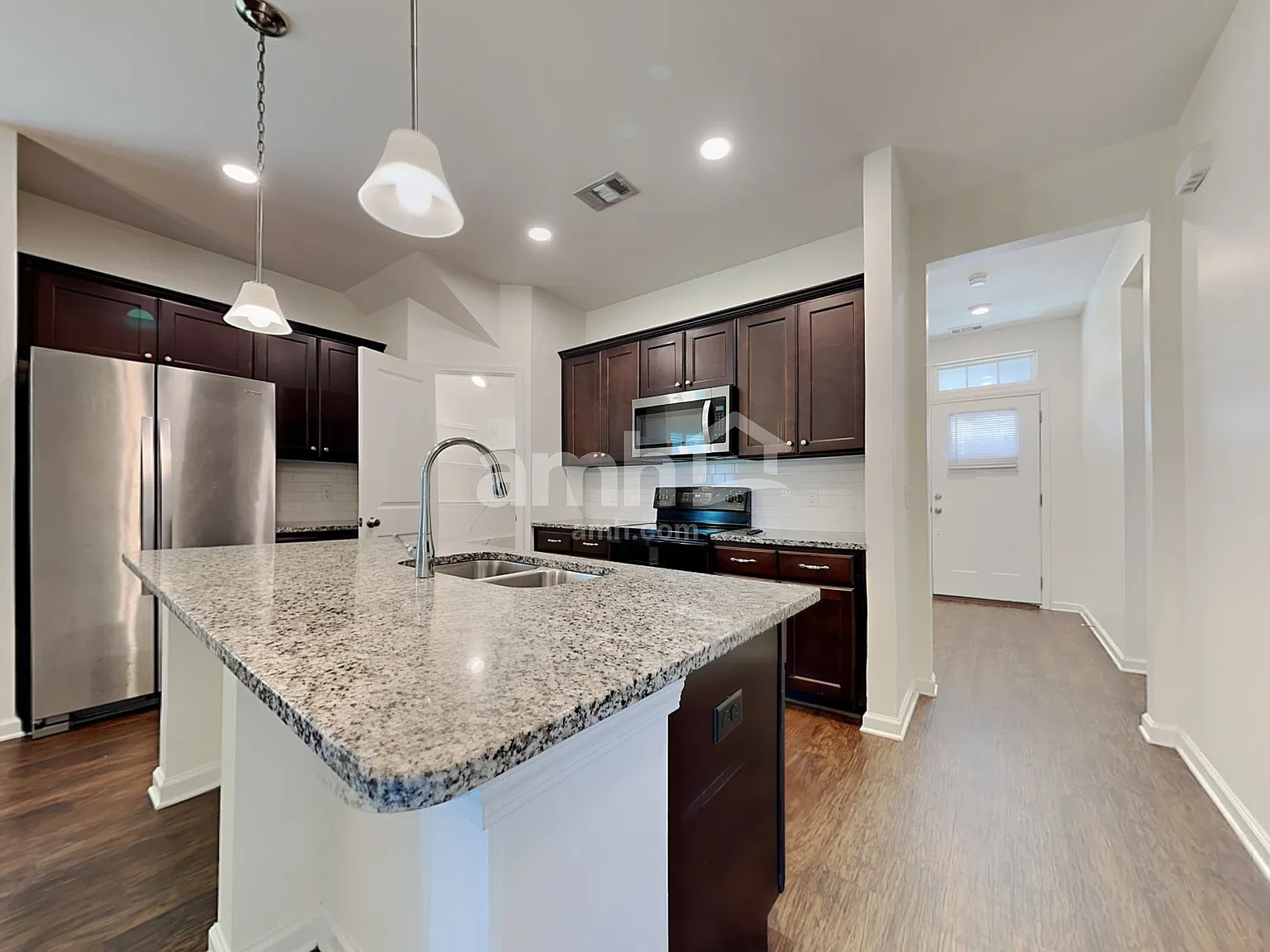 4 bed, 2.5 bath, 2138 sqft, $2,245 — Photo 4