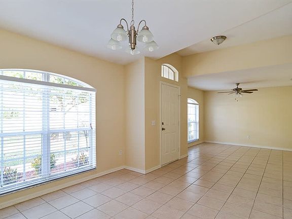 2nd image of 842 SE Damask Ave