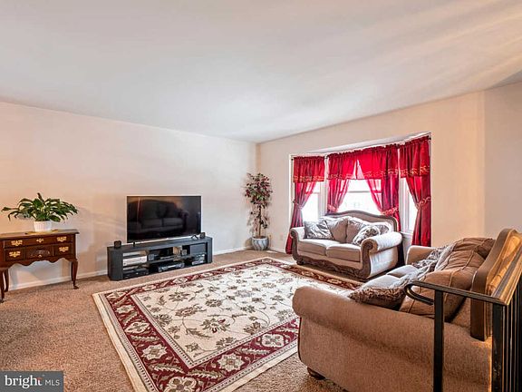 5th image of 218 Gallimore Dr