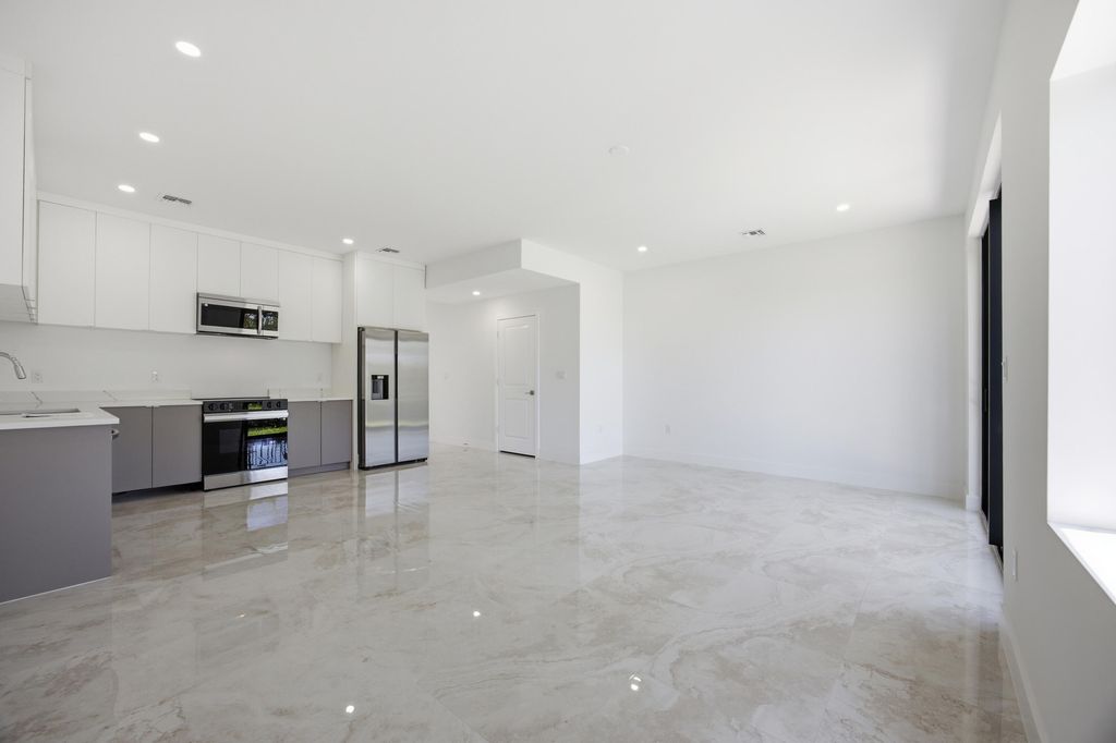 1546 NW 1st Avenue, photo 5