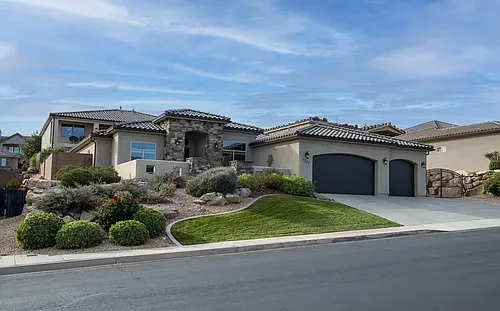 1237 W 2370 S Photo 1