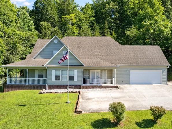 112 Richards Dr, Oliver Springs, TN 37840