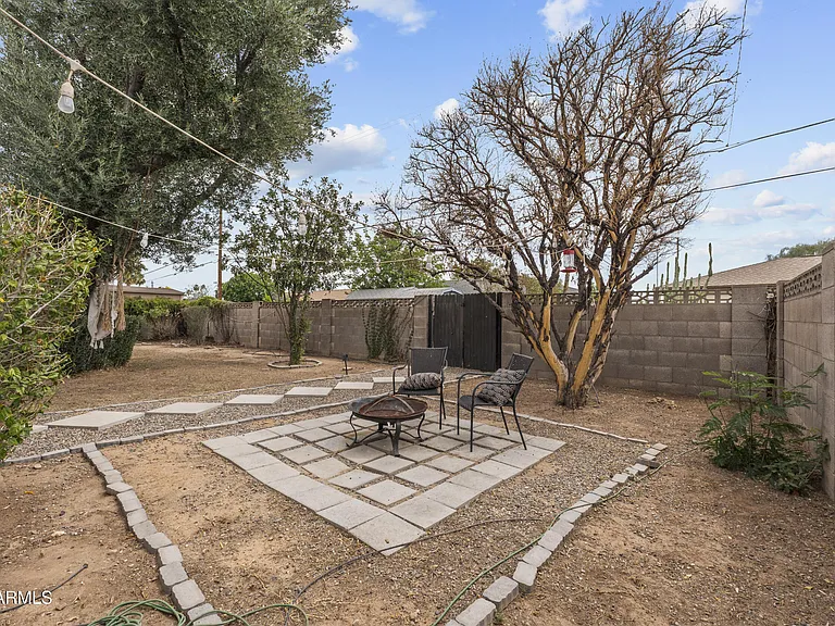1229 E Manhatton Dr — Photo 28
