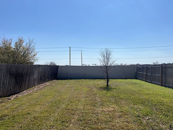 2nd image of 518 Creekside Cir