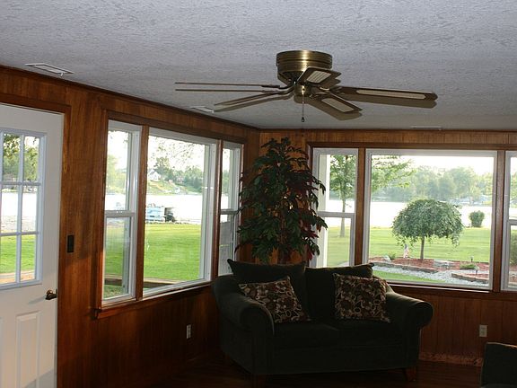 Living Room w/lakefront view