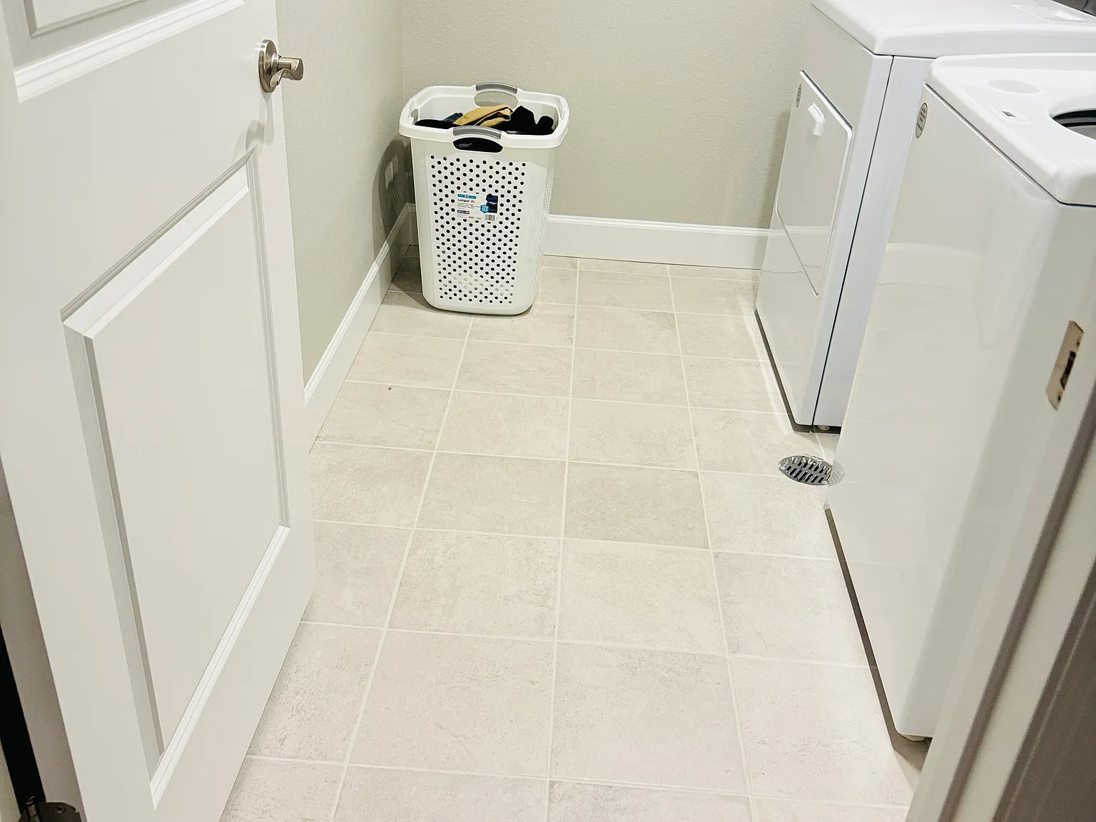 4 bed, 3977 sqft, $1,100 — Photo 3