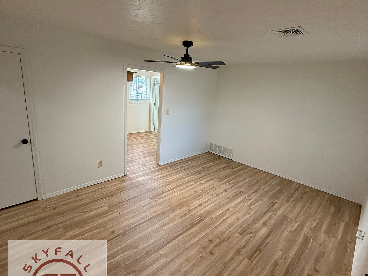 3 bed, 1.5 bath, 917 sqft, $1,300 — Photo 4