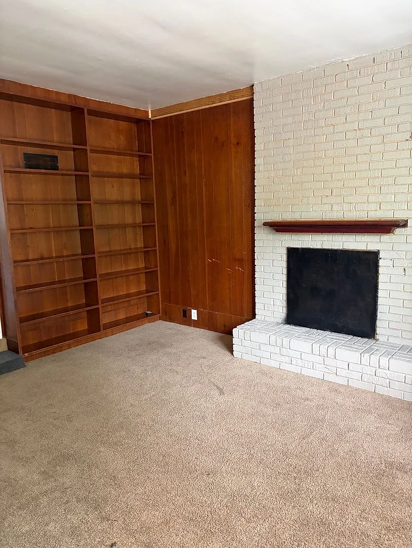 4 Bedroom, 2 Bathroom House — Photo 3