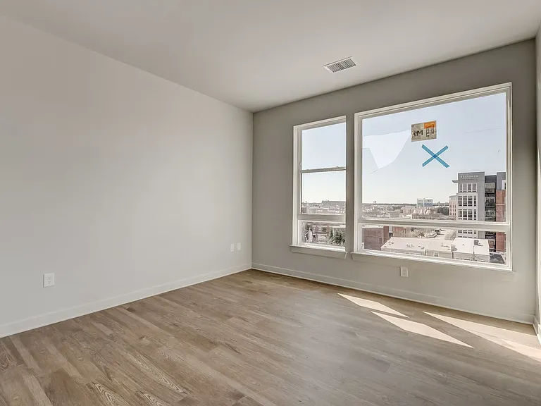 115 W Hamburg — Photo 39
