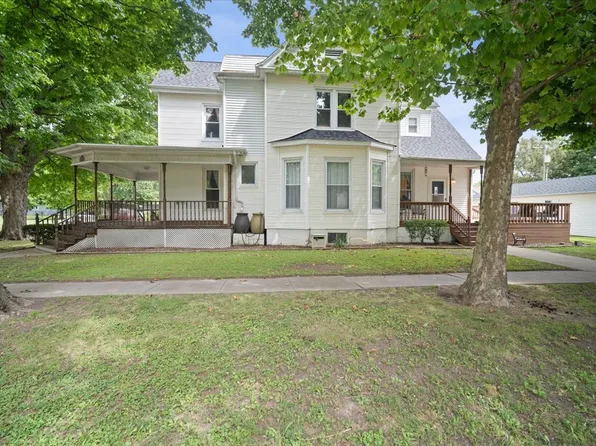 101 E Elm St, Le Roy, IL 61752