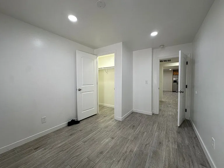 4000 E Mount Airey Dr — Photo 23
