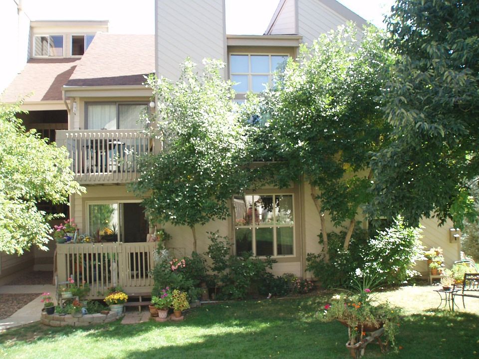 Condo opens up to beautiful, private greenbelt