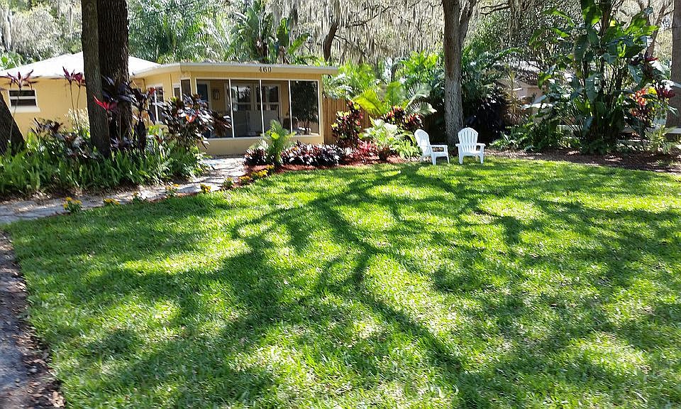 Gorgeous shaded yard!