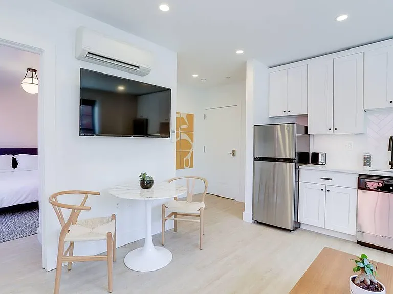 712 G St SE #101 — Photo 2
