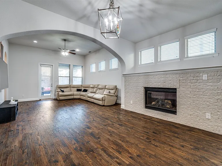 662 Thoroughbred Ave — Photo 4