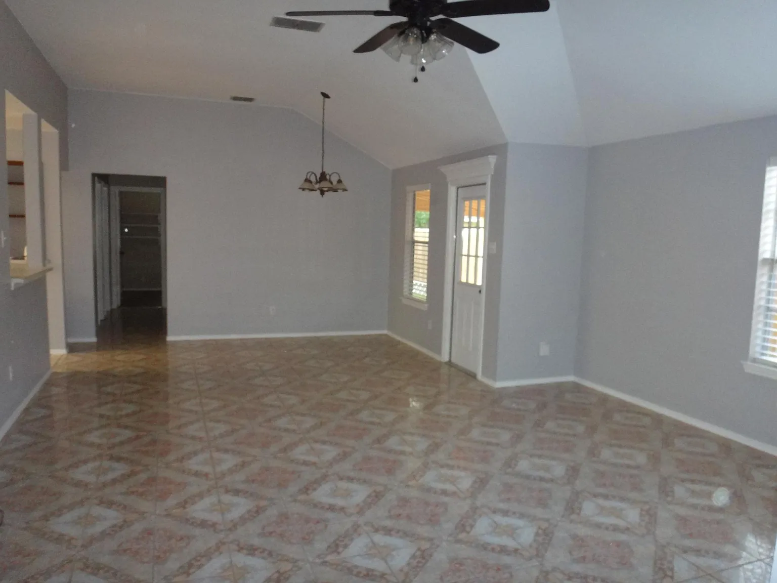 3 bed, 1330 sqft, $1,825 — Photo 3