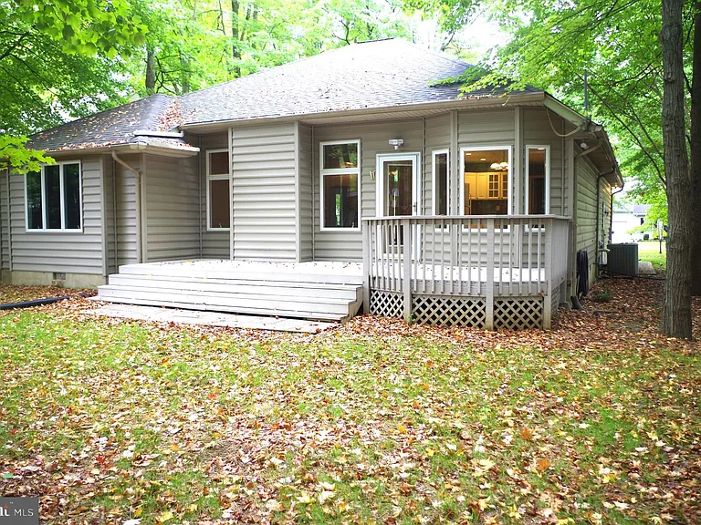 812 Petinot Pl — Photo 21