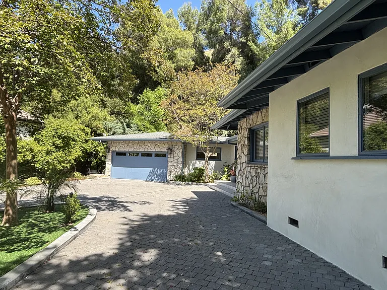 4736 Zelzah Ave — Photo 4