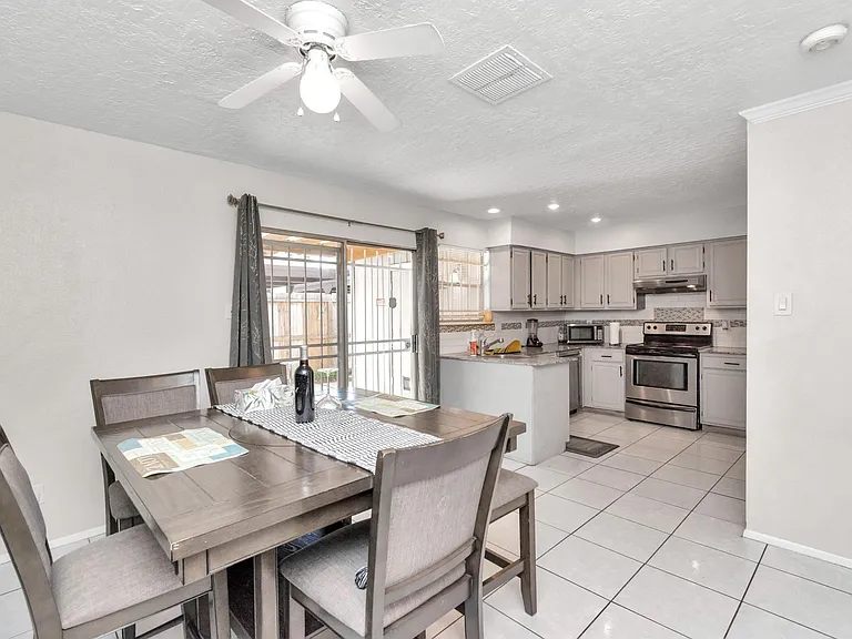 5837 Sunforest Dr — Photo 13