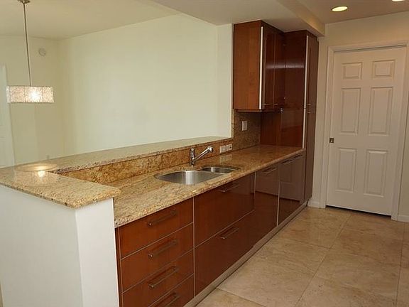 4th image of 1819 SE 17th St #11