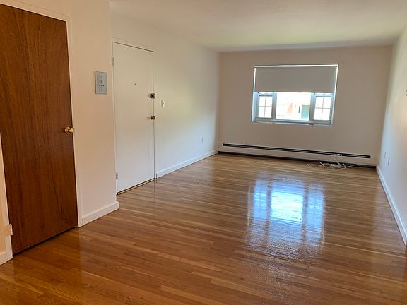 2nd image of 7 Harris Cir #6