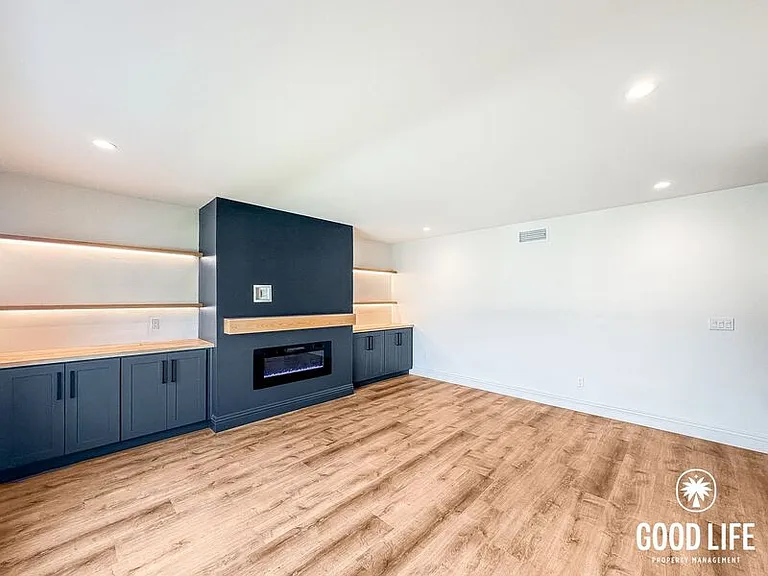 729-731 Reef Dr — Photo 5