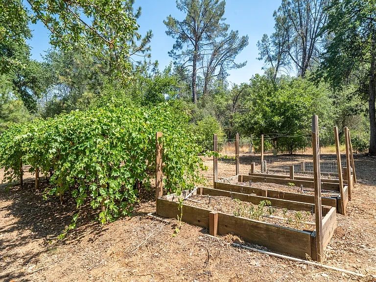 17659 Melwood Ln — Photo 63