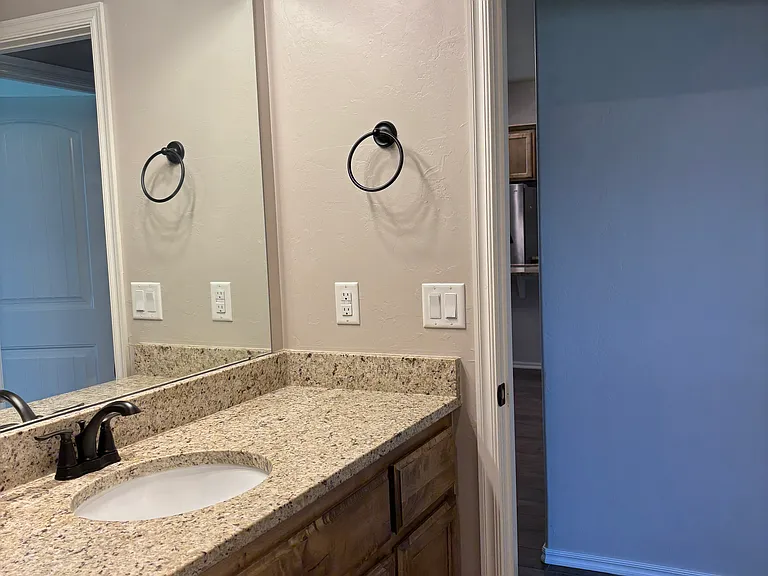 2209 E Grassland Ln — Photo 17