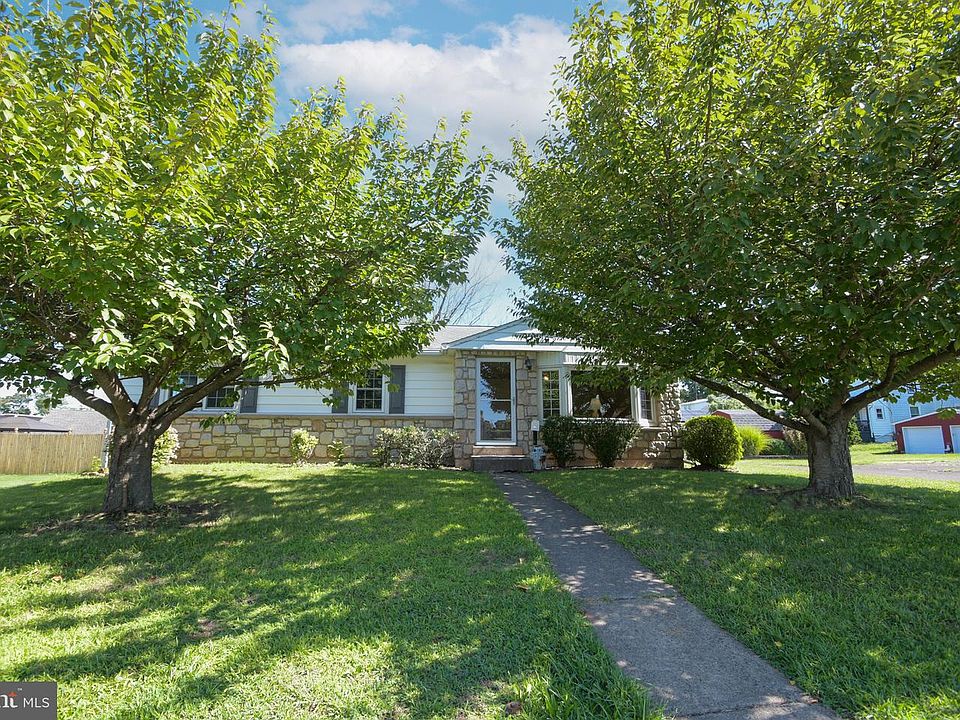 1st image of 215 School Ln