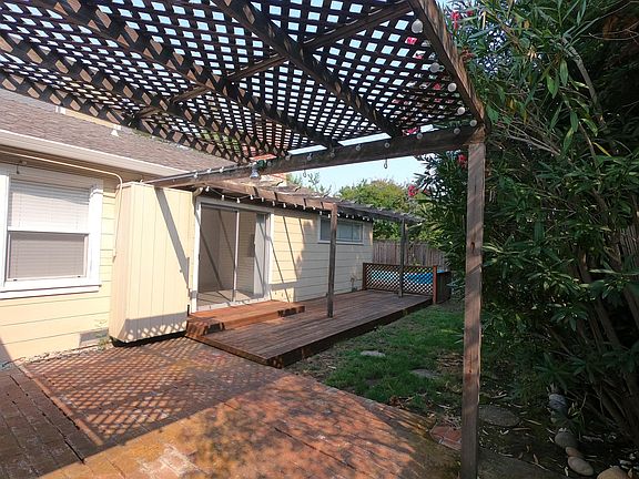 2nd image of 2131 Manzanita Ave