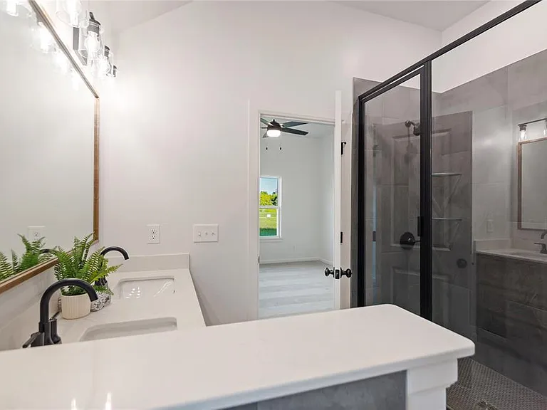 5008 Misty Wood Ln — Photo 23