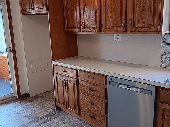3rd image of 299 Pacific Ave