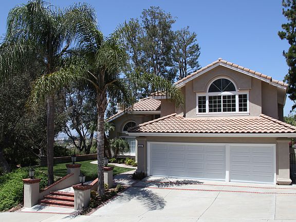 3,303 sq/ft - 5 bed/3 bath