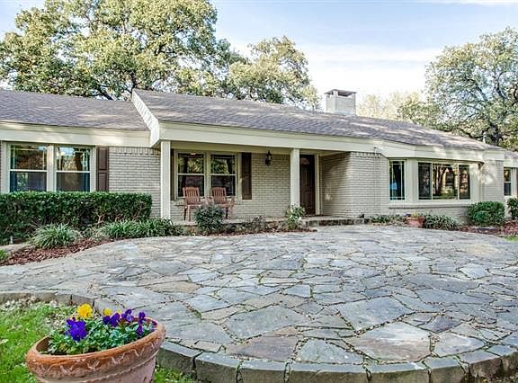 4th image of 108 W Ash Ln
