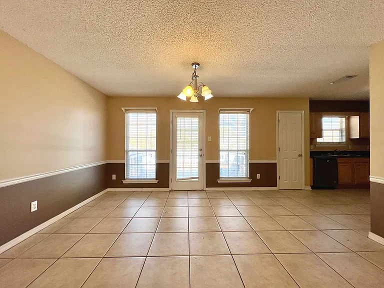8380 Jeptha Ct — Photo 7