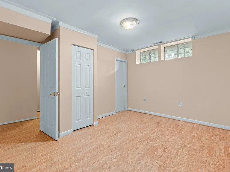 8 Wessex Ct — Photo 30