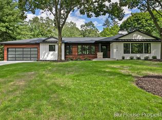 1056 Cambridge Dr SE, East Grand Rapids, MI