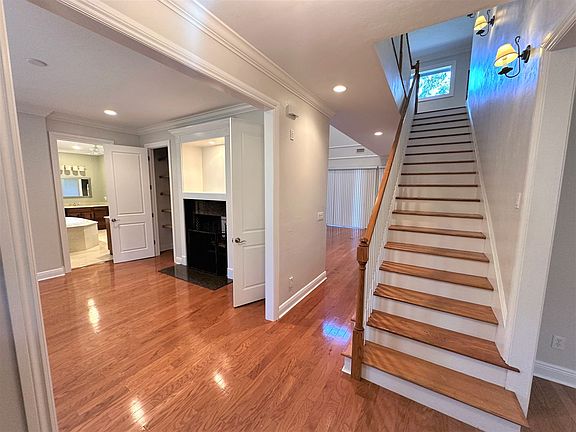 3rd image of 5881 Bur Oaks Ln