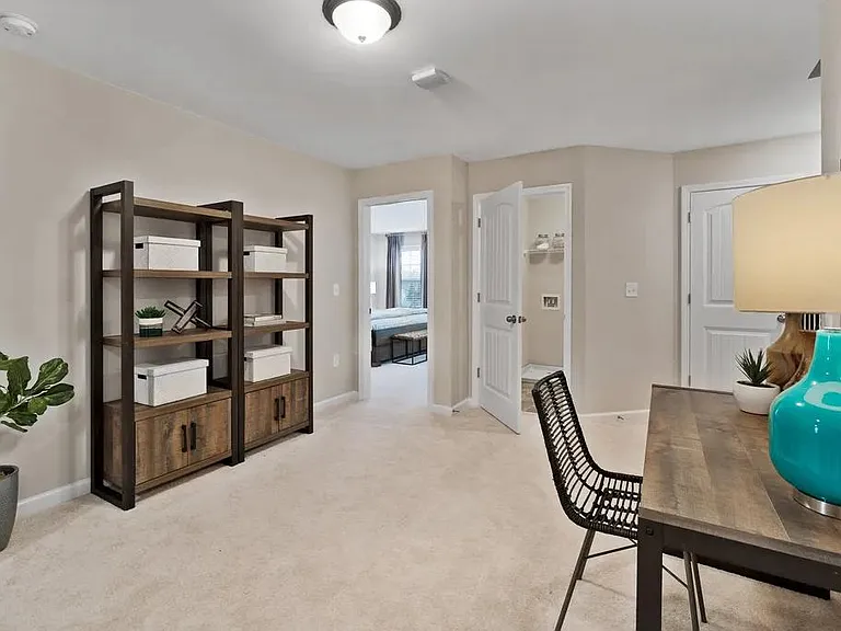1221 Foxcroft Ln — Photo 6