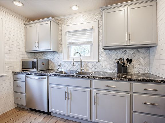 5th image of 179 Woodcrest Rd