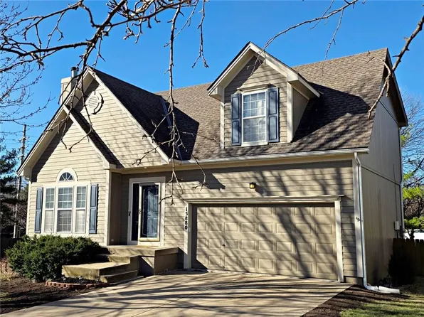 15880 S Bradley Dr, Olathe, KS 66062