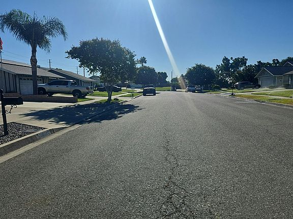 4th image of 10272 Pepper St