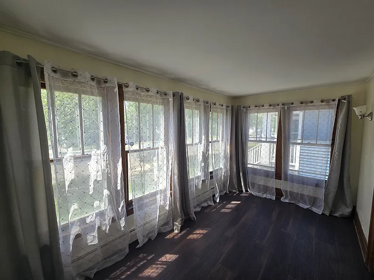 516 Winspear Ave #1 — Photo 3