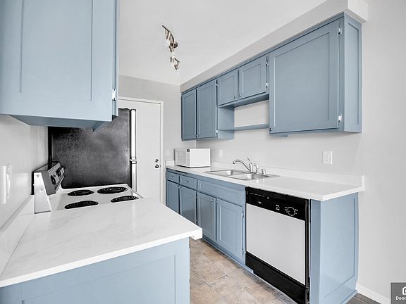 2nd image of 525 N Sycamore Ave APT 432