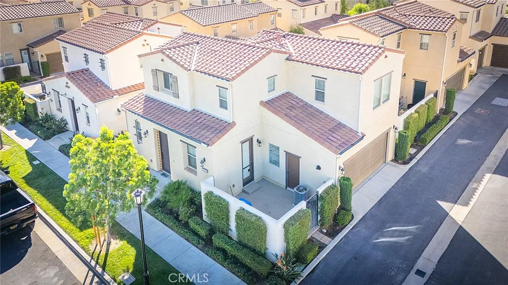 2 bed, 2.5 bath, 1194 sqft, $3,700 — Photo 4