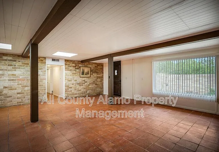 211 Beechwood Ln — Photo 8