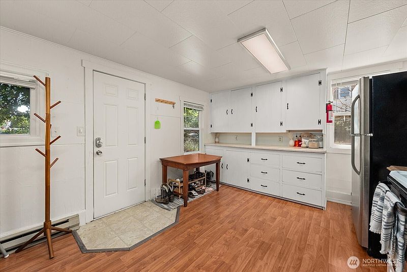 2nd image of 1014 Washington Street