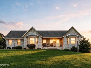 610 Dixon Farm Rd, Walland, TN 37886