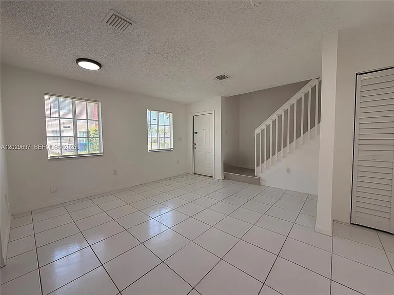 18774 SW 100th Ave #18774 — Photo 4